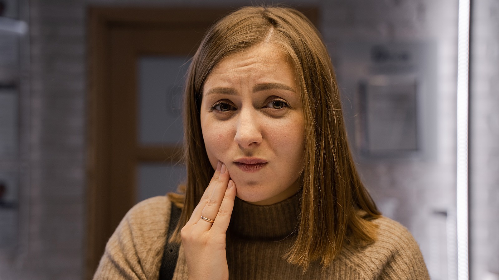 Woman standing at the dentist’s reception